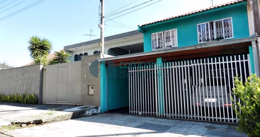 Sobrado com 3 Quartos no Centro de Pinhais