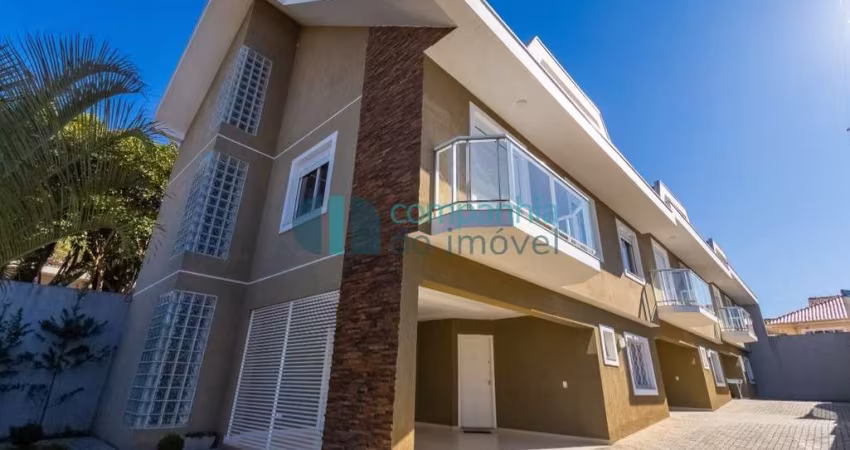 Triplex em condomínio à Venda, Pilarzinho 213m²