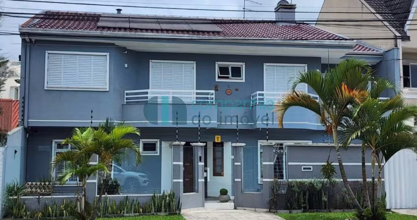 Casa com 310m² averbada, piscina, Jd. das Américas