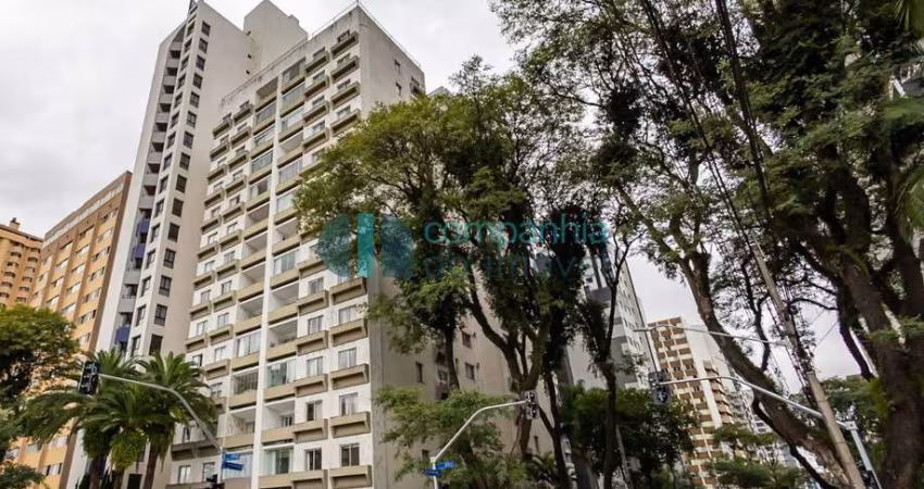 Amplo apartamento no Batel