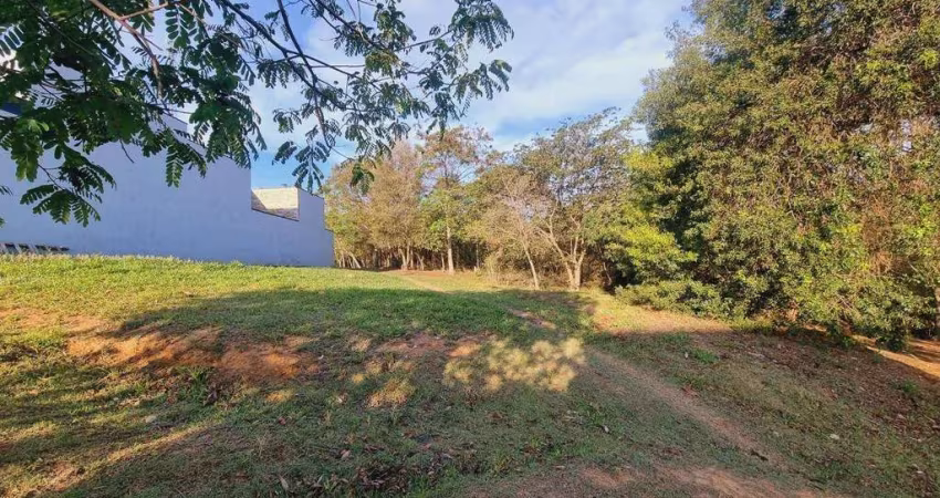 Excelente terreno à venda, com área verde ao lado