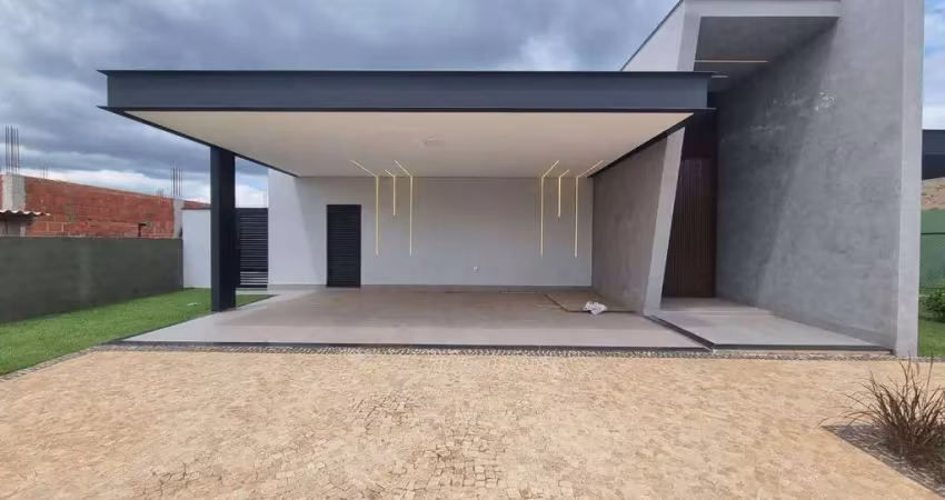 Casa térrea com 4 suites, piscina com borda infinita e amplos ambientes
