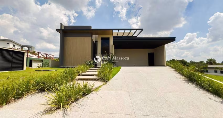 Casa térrea com 3 suítes, escritório, área gourmet completa junto a uma piscina com prainha e redário