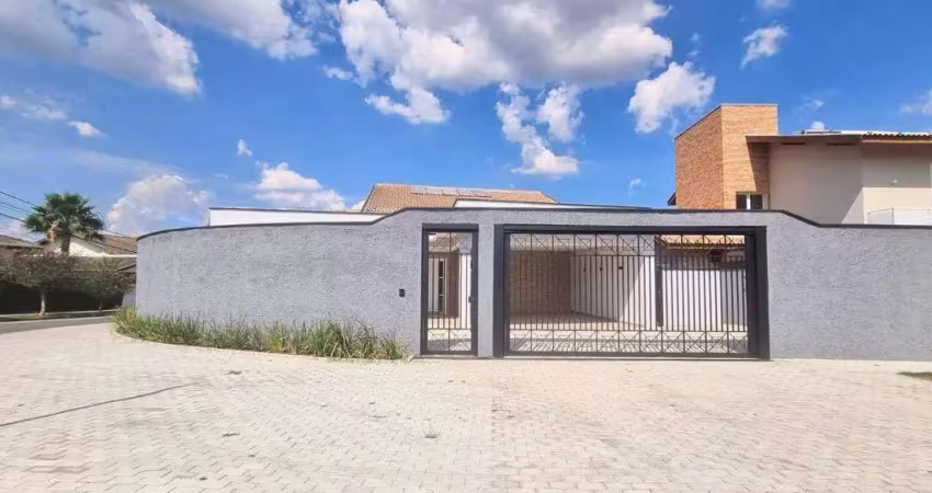 Luxuosa casa de alto padrão para venda ou locaçâo no Jardim Altos das Palmeiras em Itu, com piscina, gourmet, dormitórios e muito mais.