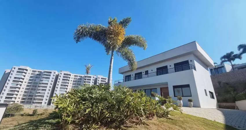 Casa com 4 suítes, elevador e uma vista exuberante da serra do japi, disponivel no renomado condomínio plaza athénée