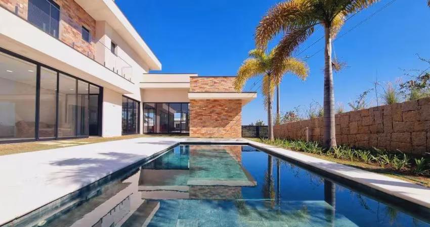Casa mobiliada, prática, funcional, com muito lazer, piscina, fire lounge e uma vista exuberante do pôr do sol.