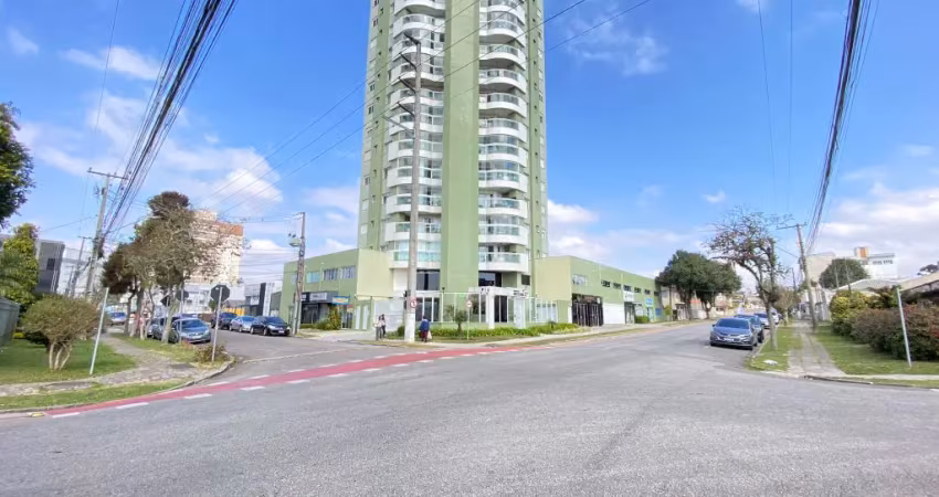 Lindo apartamento com 04 vagas de garagem coberta, 03 quartos sendo 01 suíte.