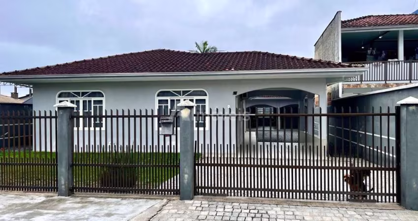 Casa Espaçosa em Rua Sem Saída - Iririu