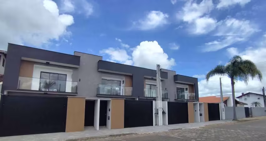 Geminado com 3 suítes no bairro floresta em joinville/sc.