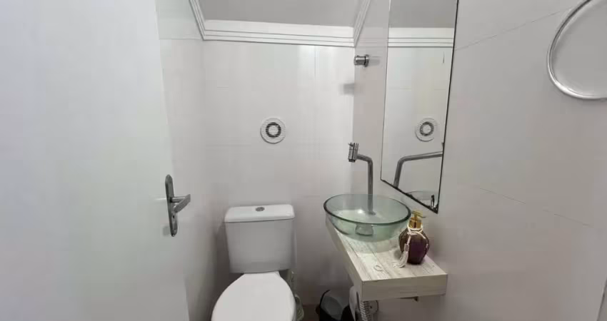 Seu cantinho perfeito em rua tranquila: 2 quartos e 2 vagas!