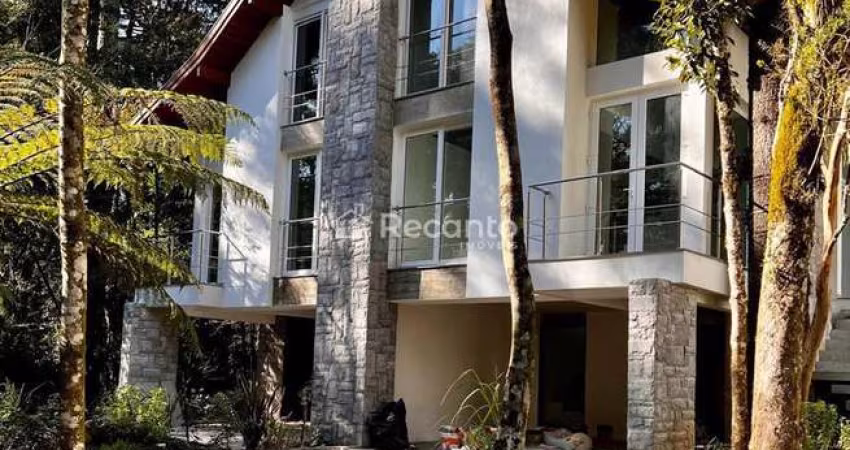 CASAS GEMINADAS COM 03 SUÍTES EM CANELA, Vila Suzana, Canela - RS