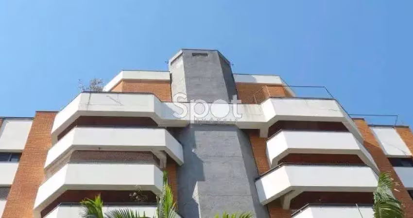 COBERTURA CHARMOSA NOS MÍNIMOS DETALHES, BEM ILUMINADA E COM ÁREA EXTERNA RECEPTIVA NO REAL PARQU