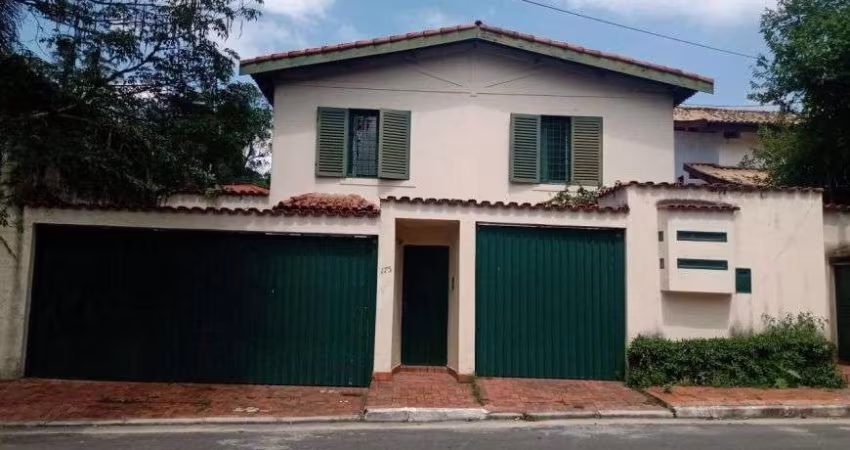 CASA EM RUA TRANQUILA
