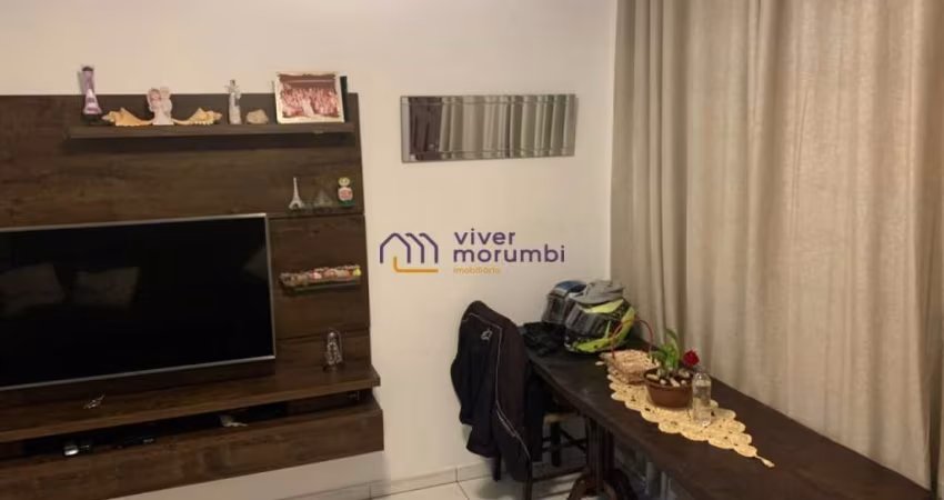 Linda casa com  quintal e edícula