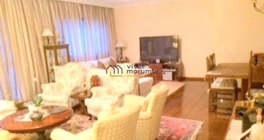 Amplo apartamento com 3 dormitórios em rua arborizada!