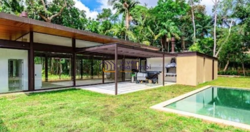 Casa de Condomínio com 5 Quartos,sendo 5 suítes/ 8 banheiros/ 734 Mts²/ Térrea / Piscina/ALTO PADRÃO