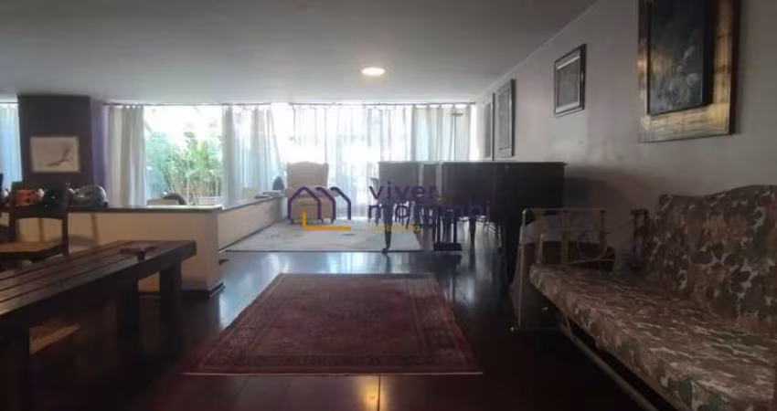 Casa com 4 Quartos sendo 4 Suítes e 5 banheiros à Venda