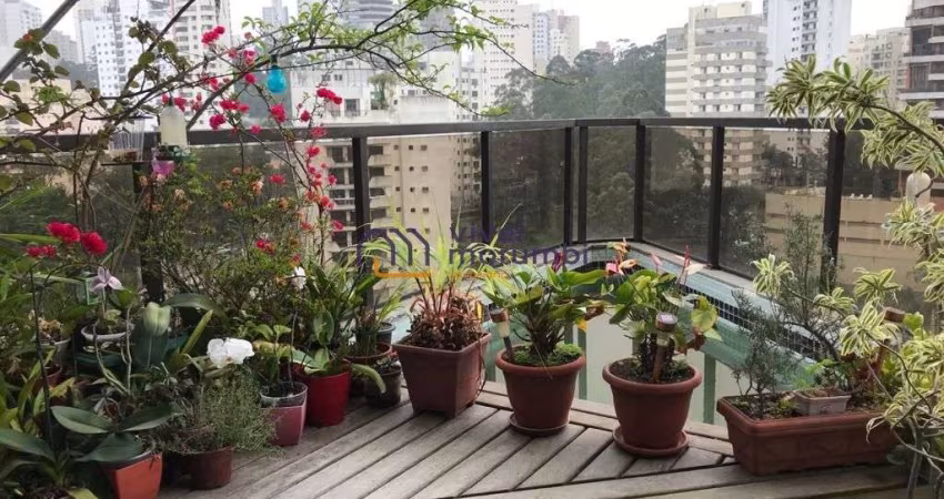 Lindo apartamento com piscina particular. Excelente localização!