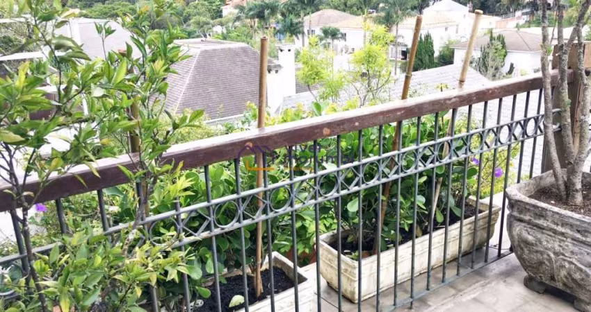 LINDA CASA PRÓXIMA A PRAÇA VINICIUS DE MORAES !
