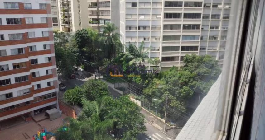 Apartamento amplo e reformado no coração dos Jardins, próximo ao Metrô Linha Verde