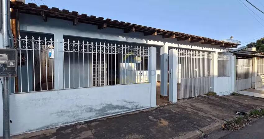 Casa térrea grande próximo a avenida 31 de março no bairro cristo rei- 03 quartos codigo: 30786