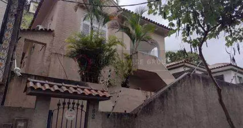 Open house vende casa linear com 3 quartos sendo 1 suíte no pé pequeno
