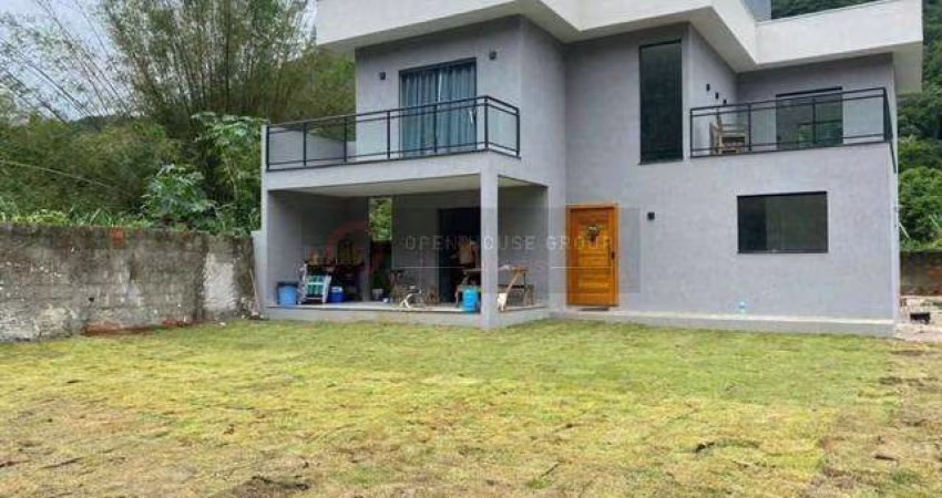Casa à Venda em Engenho do Mato