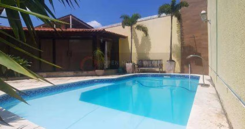 Open House vende- Casa triplex com 5 quartos na Avenida Central, próximo de todo comércio