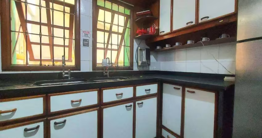 Open House vende casa com piscina no Fonseca