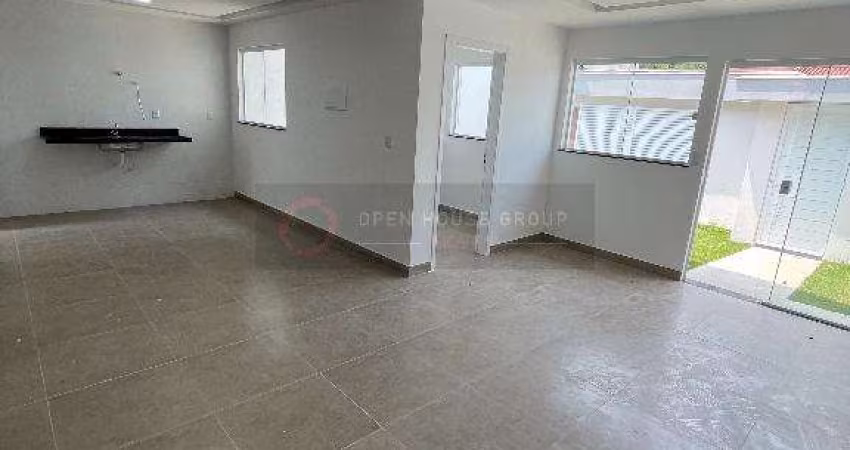 Open House vende- Casa linear com 2 quartos sendo 1 suíte com closet no Alferes Tiradentes