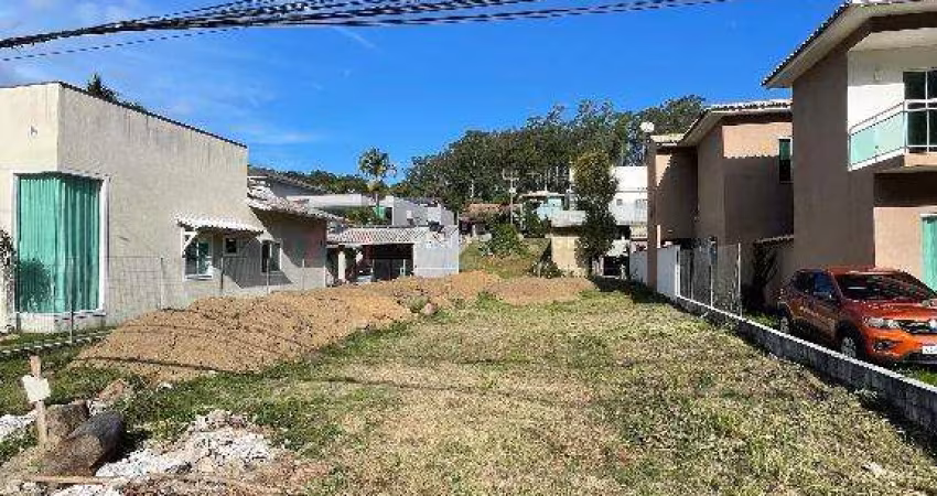 Terreno plano a venda no condomínio Sítio Santo Antônio, 390m²