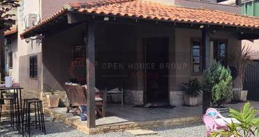 Open House venda casa duplex no centro de Maricá.