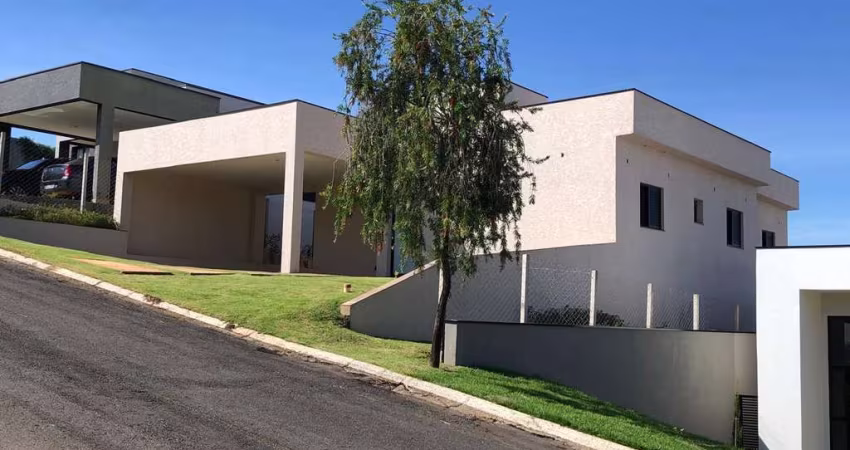 Casa para Venda em Bragança Paulista, Condomínio Flamboyant, 3 dormitórios, 3 suítes, 4 banheiros, 2 vagas