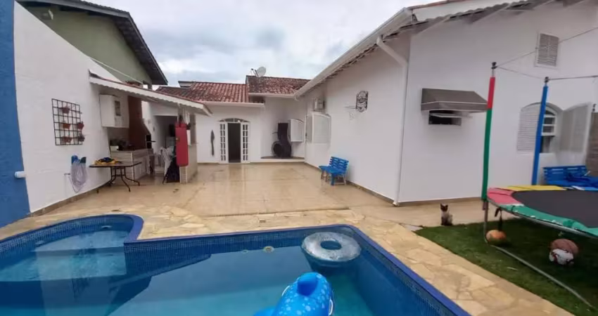 Casa para Venda em Bragança Paulista, Residencial Das Ilhas, 3 dormitórios, 1 suíte, 4 banheiros, 2 vagas