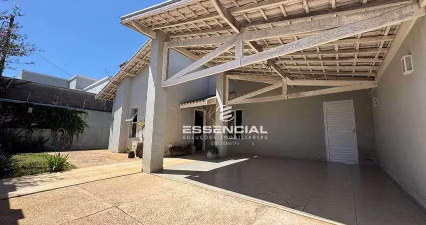 Casa com 3 dormitórios à venda, 114 m² por R$ 650.000,00 - Recanto Azul - Botucatu/SP