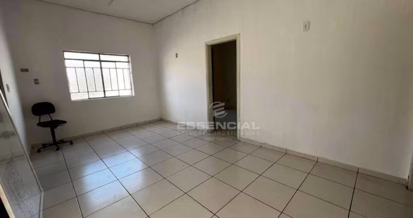 Casa com 4 dormitórios à venda, 200 m² por R$ 590.000,00 - Centro - Botucatu/SP