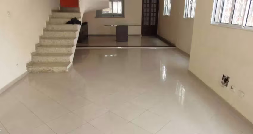 Casa com 3 quartos para alugar na Rua Rui Barbosa, 137, Vila Augusta, Guarulhos