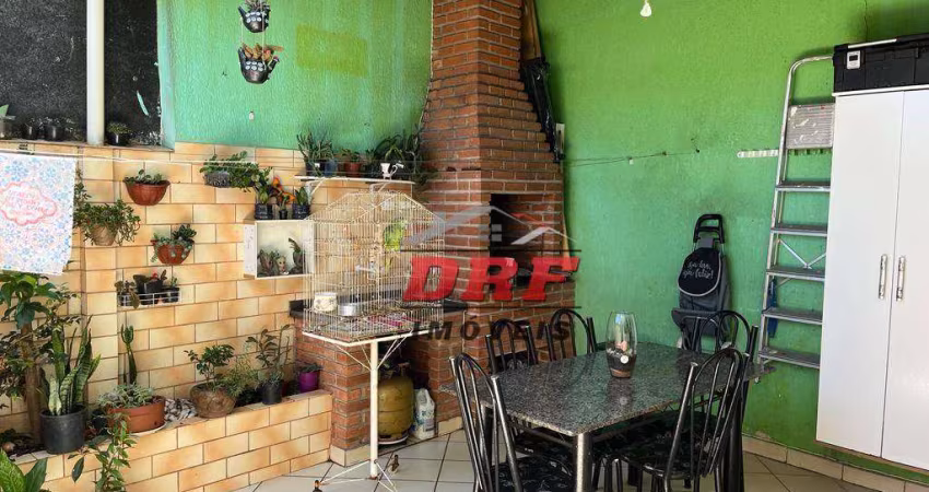 **Sobrado 03 dormitórios/suite com armários duas vagas com na Vila Rosália**