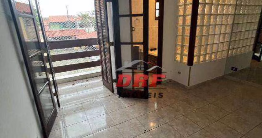 Sobrado em Condominio Fechado Região do Bom Clima 2 Suites Climatizado com Sotão e 2 Vagas