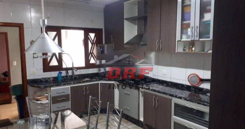 Sobrado com 3 dormitórios à venda, 240 m² por R$ 850.000,00 - Vila Rosália - Guarulhos/SP