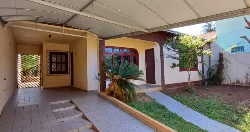 Casa em região central com piscina - Comercial e/ou Residencial