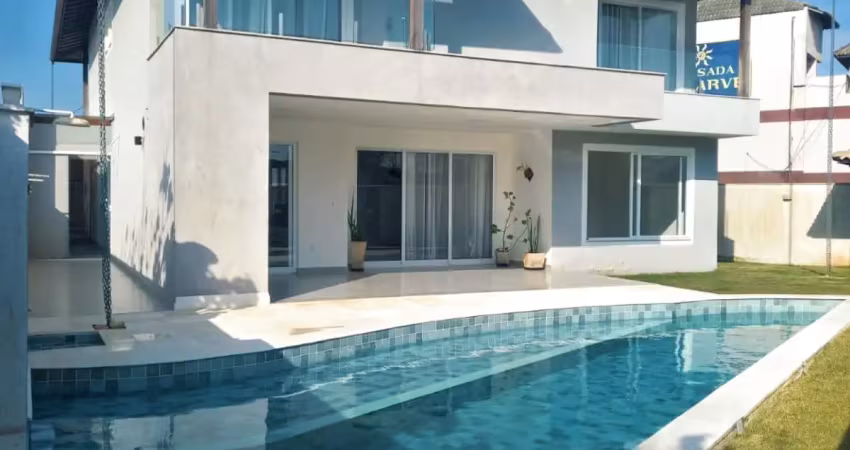 Casa de alto padrão de frente para o mar com 4 suítes, praia do foguete