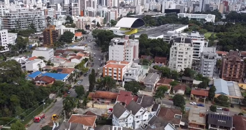SOBRADO A 2 QUADRAS DO MUSEU DO OLHO