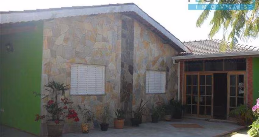 Casa para Venda em Atibaia, Jardim Brogotá, 3 dormitórios, 1 suíte, 3 banheiros, 2 vagas