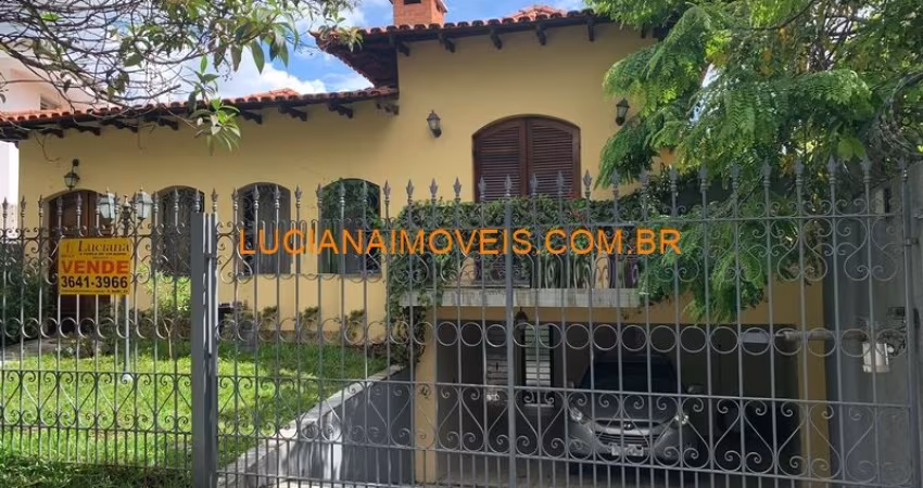 CASA ASSOBRADADA DE 320 M² NO SUMARE COM 4 DORM.