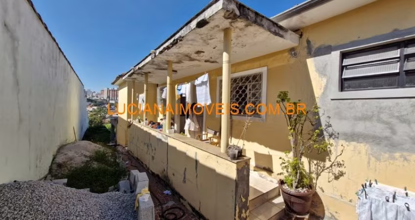 TERRENO DE 450 M² COM 2 CASAS NA VILA ANGLO