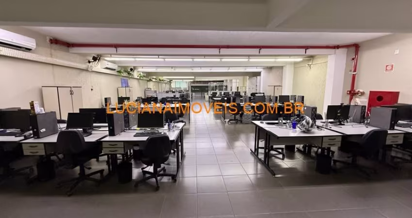 CONJUNTO COMERCIAL DE 900 M² NA VILA ROMANA