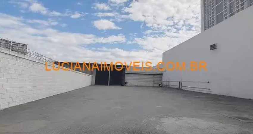 Galpão de 800 m² + 600 m² de patio na lapa de baixo com pe direito 6 m.