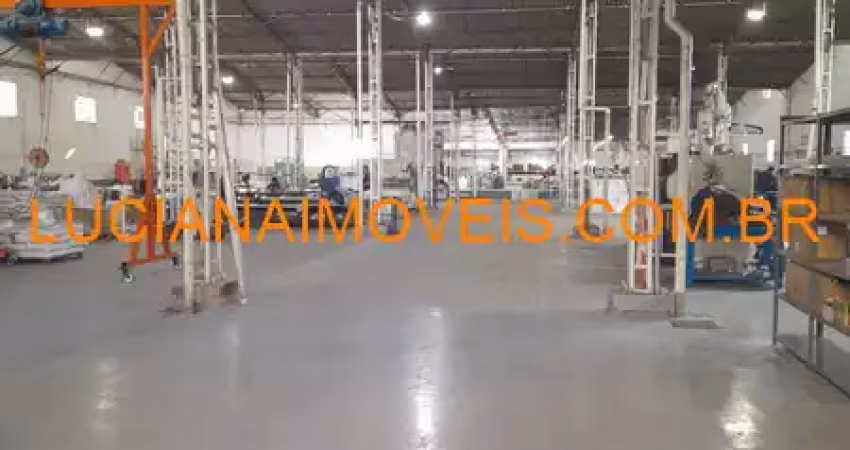Galpão amplo com area construida de 4.500 m², terreno de 5.000 m²