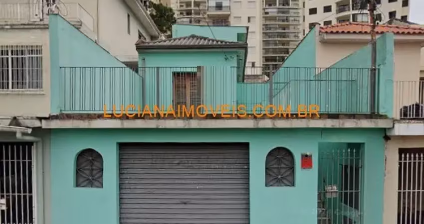 Sobrado de 180 m² para reforma com mais 3 casas pequenas no quintal